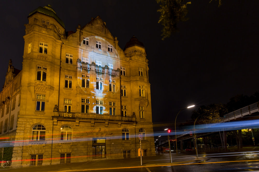 O Gabinete Imperial de Patentes em Berlim iluminado para celebrar o 110o aniversário da marca OSRAM