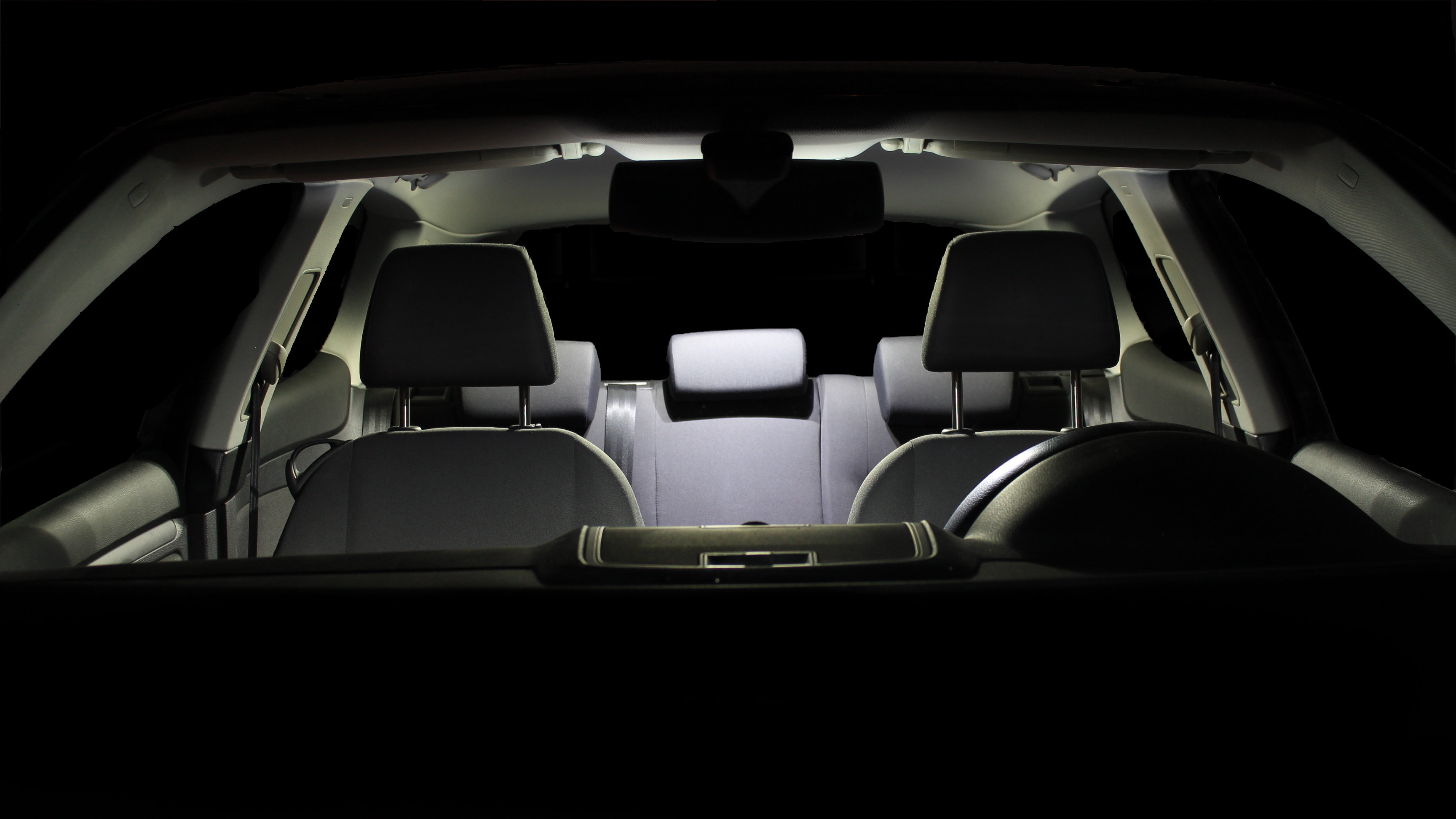 Света в машине год. Освещение автомобиля. Car Interior Lighting led. Внутреннее освещение автомобиля.